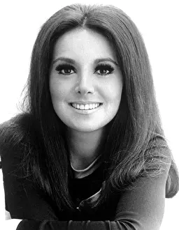 Marlo Prints: THIEVES, Marlo Thomas, 1977. Paramount/courtesy Everett Collection