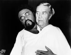 Images Dated 24th December 2014: THE THING WITH TWO HEADS, Ray Milland, right, attached to a fake Rosey Grier head, 1972