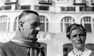 Biographer Prints: THOMAS MANN-With his wife Katia. 1932. Courtesy: CSU Archives / Everett Collection