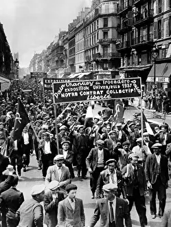 Speakers Prints: Thousands of workmen of Paris parade with red flags