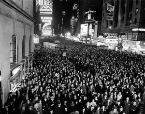 Times Square Prints: TIMES SQUARE, NY, November 5, 1940.. Courtesy: CSU Archives / Everett Collection