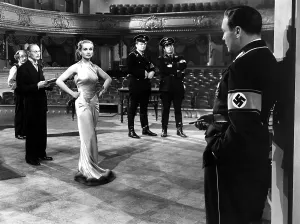 Benny Prints: TO BE OR NOT TO BE, from left: Charles Halton, Carole Lombard, Jack Benny, 1942
