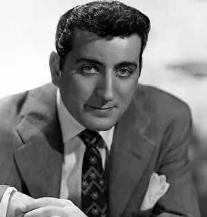 1950s Music Prints: Tony Bennett, c. 1952.. Courtesy: CSU Archives / Everett Collection