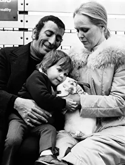Family Prints: Tony Bennett, daughter Joanna, wife Sandra at Regents Park Zoo
