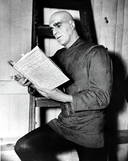 2000 Prints: TOWER OF LONDON, BORIS KARLOFF enjoys a cigarette and a read during a production break