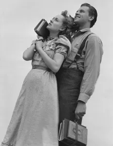 Images Dated 8th October 2015: OUR TOWN, from left: Martha Scott, William Holden, 1940