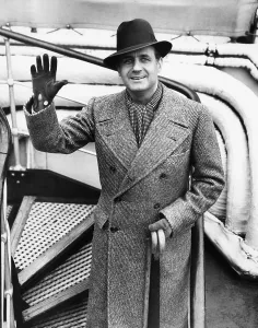Overcoat Prints: Tullio Carminati, arriving in New York on the liner Rex, November 1934