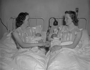 Cousins Prints: Twin sisters gave birth to daughters two days apart
