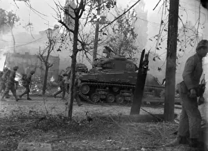 Tanks Prints: United Nations troops fighting on the outskirts of Seoul, Korea. Ca. Sept. 18-21, 1950