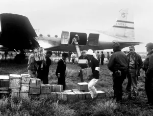 Un Offensive Prints: U.S. Air Force Combat Cargo Command supplied the Oct