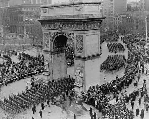 Lcgr1409 Prints: U.S. Army soldiers march through Washington Square Arch in New York City