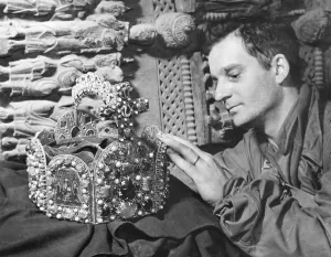 Jewels Prints: U.S. Soldier with Crown of Charlemagne in a cave in Siegen