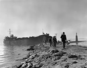 South Korea Prints: U.S. soldiers of the 1st Cavalry land at P'ohang-Dong