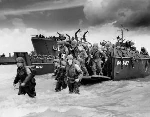 English Channel Prints: U.S. soldiers landing on Utah Beach from the landing craft