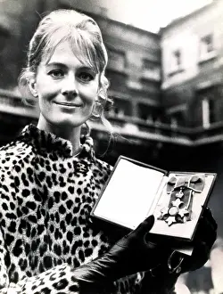 Leopard Print Prints: Vanessa Redgrave with her C.B.E. Award, 1968. Courtesy: CSU Archives / Everett Collection