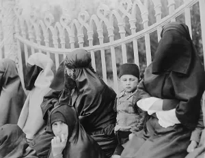 Istanbul Prints: Veiled Islamic women in Constantinople in 1919