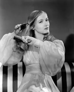 Dress Prints: VERONICA LAKE, portrait