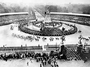 Royalty Prints: The view from Buckingham Palace of the Victoria Monument