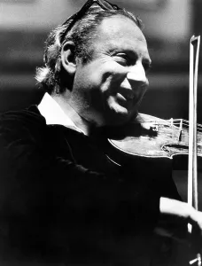 1970s Candids Prints: Violinist Isaac Stern, (1920-2001), c. 1974.. Courtesy: CSU Archives / Everett Collection