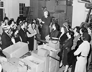Rs4wn Prints: Vivien Kellems speaking to women in her Saugatuck