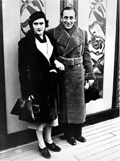 Vladimir Prints: VLADIMIR & WANDA HOROWITZ-Arrival in New York on the S