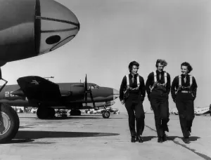 Aviators Prints: WASPs on flight line at Laredo AAF