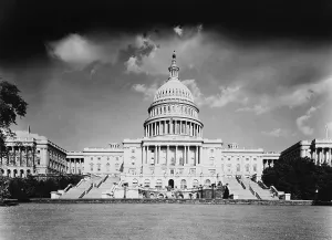 Images Dated 28th July 2009: West front of U.S. Capitol in 1941 from the Mall