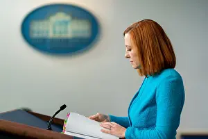 Lcgr202108 Prints: White House Press Secretary Jen Psaki addresses reporters
