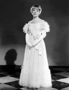 Images Dated 27th February 2015: THE WHITE SISTER, Helen Hayes, in a gown by Adrian, 1933