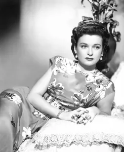 Cocktail Ring Prints: THE WIFE TAKES A FLYER, (aka A YANK IN DUTCH), Joan Bennett, 1942
