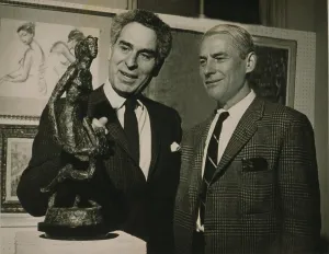Willem Prints: Willem de Kooning (1904-1997) examining a sculpture with Chaim Gross (1904-1991) in an art gallery in 1959