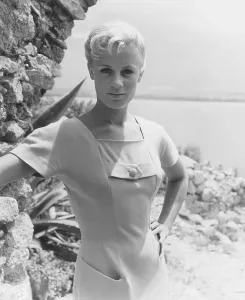 Images Dated 16th May 2014: WINDOM'S WAY, Mary Ure, 1957