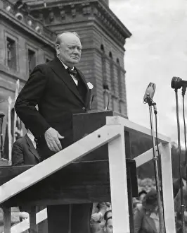 Lcgr1501 Prints: Winston Churchill at Blenheim Palace speaking to a crowd of 60, 000