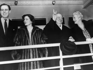 Mary Prints: Winston Churchill gives the victory sign as he arrives in New York with Captain Christopher Soames