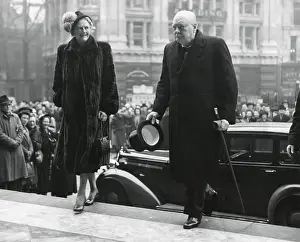 Lcgr1501 Prints: Winston Churchill, with his wife Clementine enter St. Paul's Cathedral