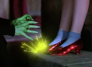 Evil Prints: THE WIZARD OF OZ, from left: Margaret Hamilton, Judy Garland, 1939