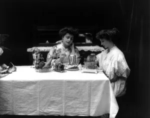 Images Dated 20th April 2010: Women using G.E. appliances (toaster, coffeepot, egg poacher), c. 1908