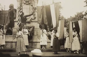 Social Movements Prints: Women's suffrage activists protest Woodrow Wilson's failure to support a constitutional amendment for votes for
