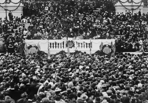 Us Capitol Prints: Woodrow Wilson (1856-1924) reading inaugural address in 1913