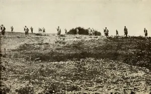 Attacks Prints: World War 1. American infantry advancing under fire on the Western Front in 1918