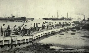 Docks Prints: World War 1 in East Asia. Landing of the 23