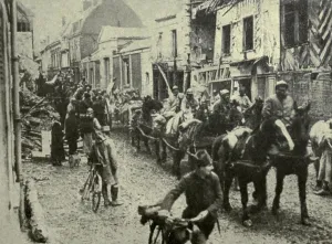 Defeats Prints: World War 1. French Artillery retreating through Noyon France