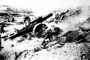 Images Dated 3rd December 2012: World War I British guns in an elevated position fire toward at the battle front