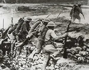 Great Britain Prints: World War I. English soldiers offensive outside the trenchs