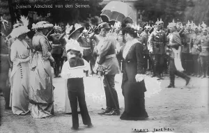 Images Dated 5th February 2008: WORLD WAR I, farewell of Kaiser William II (front, second from right), circa 1914
