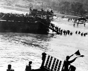 Barge Prints: WORLD WAR II, Allied forces go ashore to Southern France during the Liberation