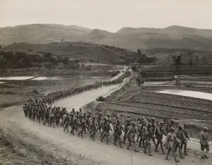 Images Dated 20th August 2010: World War II. Chinese soldiers marching on the Burma Road toward the fighting lines on the Salween River front