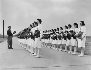 Images Dated 5th March 2008: World War II, gas mask drill, Lieutenant Edward W