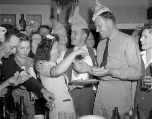 Images Dated 16th June 2008: World War II, George Woolslayer (center)