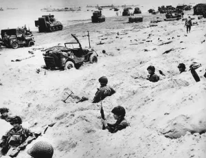 World War II, Soldiers on Utah Beach, France, D-Day, June 6, 1944.. Courtesy: CSU Archives / Everett Collection